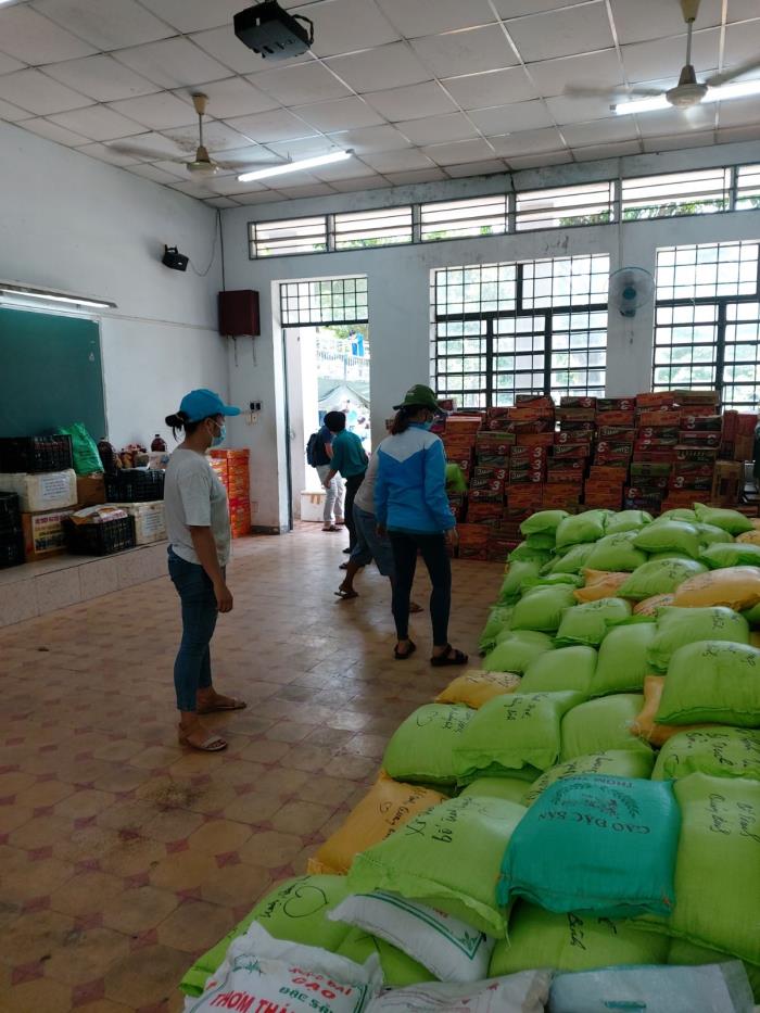 Quỹ tiếp nhận hơn 30 tấn nhu yếu phẩm từ bà con Quảng Bình cứu trợ cho người dân TP.Hồ Chí Minh mùa Covid (20/07/2021)